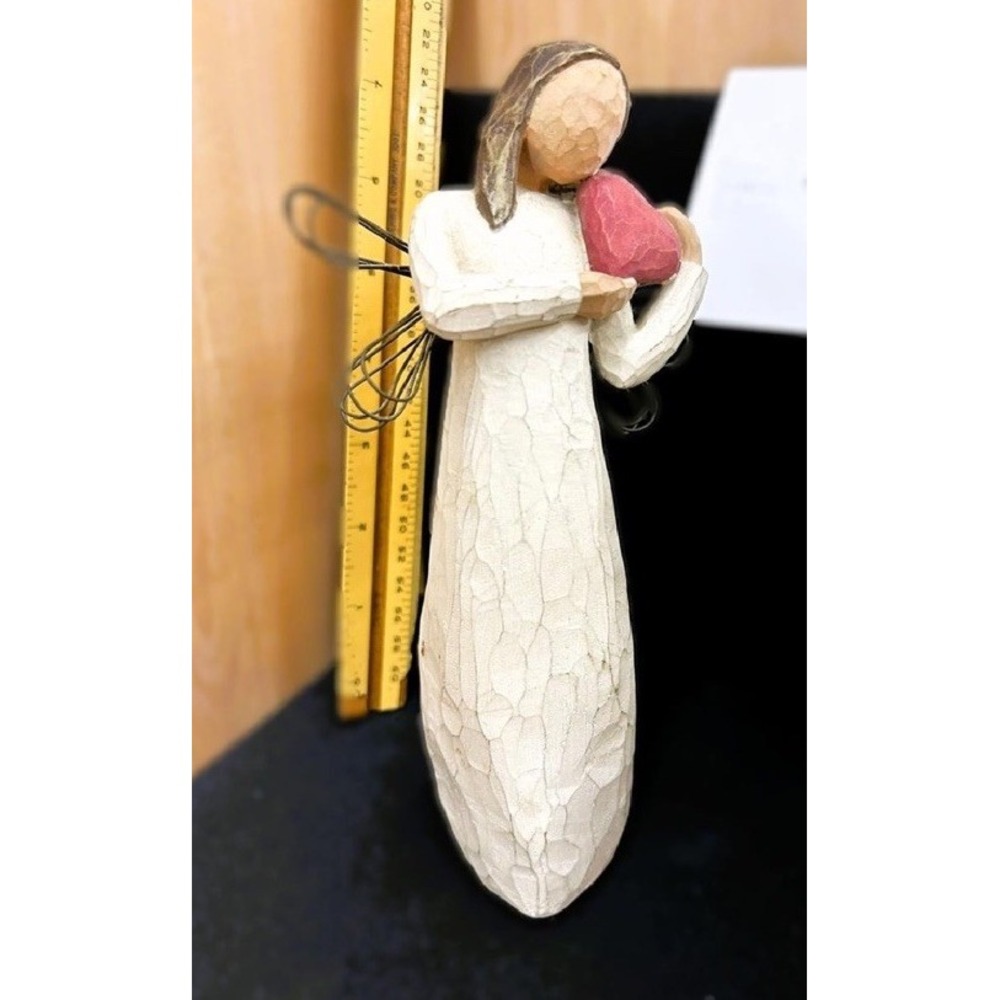 Willow Tree Angel of the Heart Figurine Susan Lordi 2000 DEMDACO Red Heart